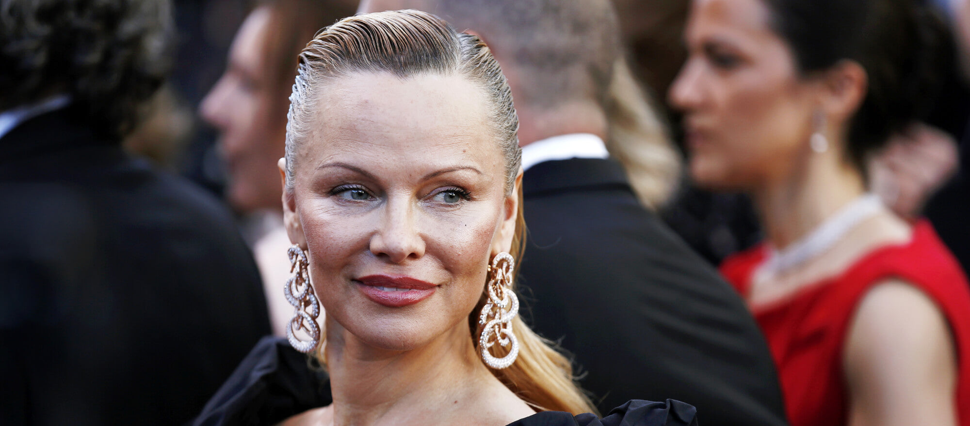 Pamela Anderson with a low make up look